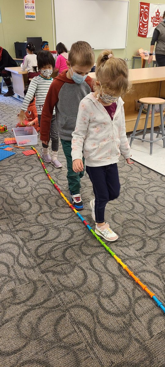 fgnazeda's tweet photo. π€Creative hands and creative minds @MakerspaceKHPS today! Measuring height and length, blowing a candle, smelling a flower and more! Learning is fun @KanataHighlands @Jojopull
#constructiveplay #math #collaborating #kindergarten
#howdoeslearninghappen https://t.co/Zn4O79P2co