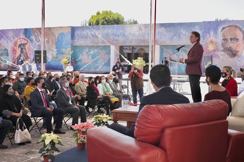 FRANCISCOXAV1ER's tweet photo. •Asistí al Foro de Capacitación para Regidores y Presidentes Municipales organizado por el #IDEFOM, en el marco de su décimo aniversario.
•Importante la profesionalización de los servidores públicos. @CongresoHidalgo #Hidalgo https://t.co/xsOWZMYaCk