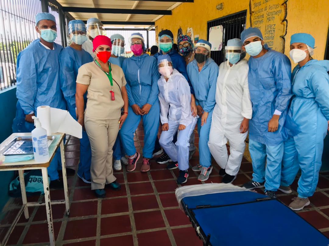 OficialUnerg's tweet photo. Un total de 45 pacientes fueron atendidos este jueves en jornada odontológica realizada en la Base de Misiones Juan Germán Roscio Nieves.

Estudiantes de 4 año de Odontología realizaron extracciones, revisión bucal a las personas de la comunidad, gracias al apoyo del rector. https://t.co/6y3SgjXEPi