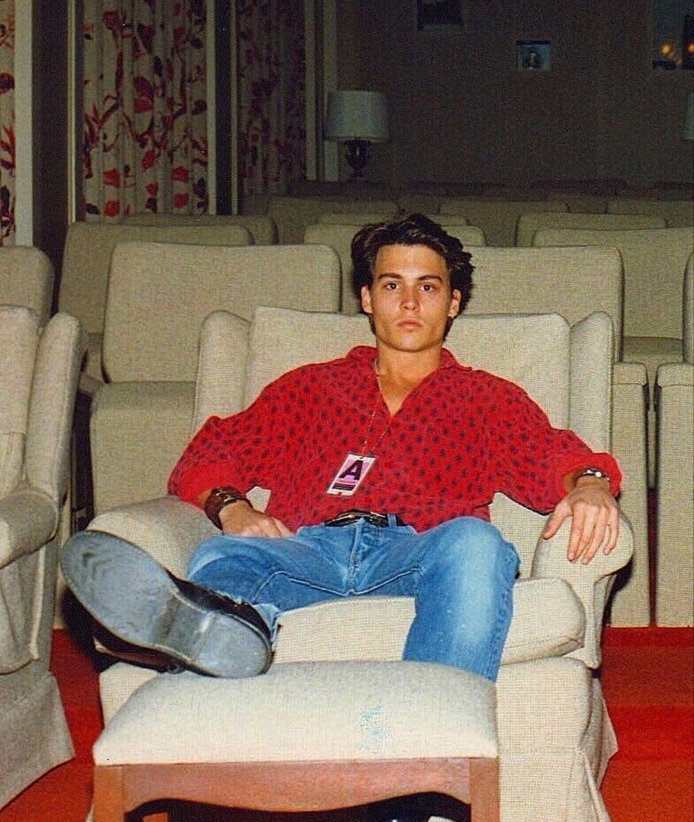 ImagenRetro's tweet photo. Johnny Depp, 1991. https://t.co/rEKBDYSXrl