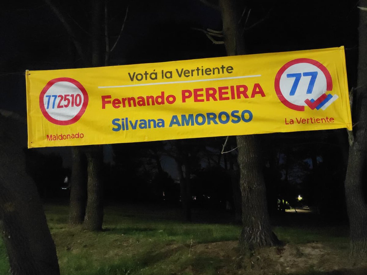 77Vertiente's tweet photo. Tarde colgando pasacalles!
Gran trabajo de los compañeros 💪🏻

@Amoroso_FAmplio 
@LaVertienteFA

#fernandoesvertiente 
#TransformarparaVolver 
#silvanapresidenta 
#SiempreAlFirmeSiempreAlFrente https://t.co/b93SHqUSyQ