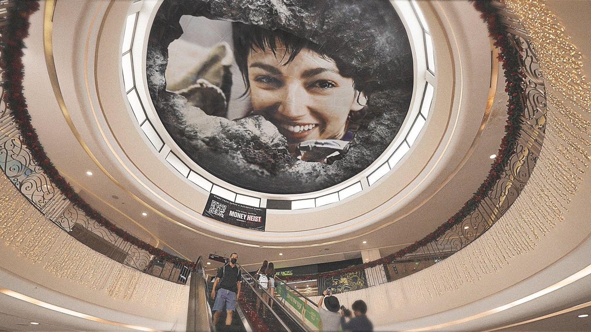 lTZIARITUNO's tweet photo. TOKIO DEATH SCENE ON THE CEILING OF A MALL. IDK IF I SHOULD LAUGH OR CRY https://t.co/KTSYH3PRFb