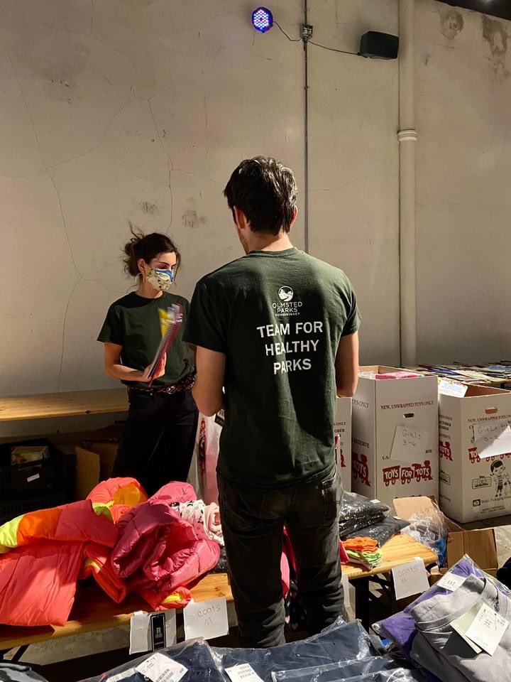 OlmstedParks502's tweet photo. Connecting nature and neighborhood… focusing on neighborhood today as we support @ChangeTMW by helping #blesstheblock. Several deliveries went to families living near Elliott, Algonquin and Chickasaw parks… we always appreciate connecting with our park neighbors! https://t.co/5dKaPLyf3q