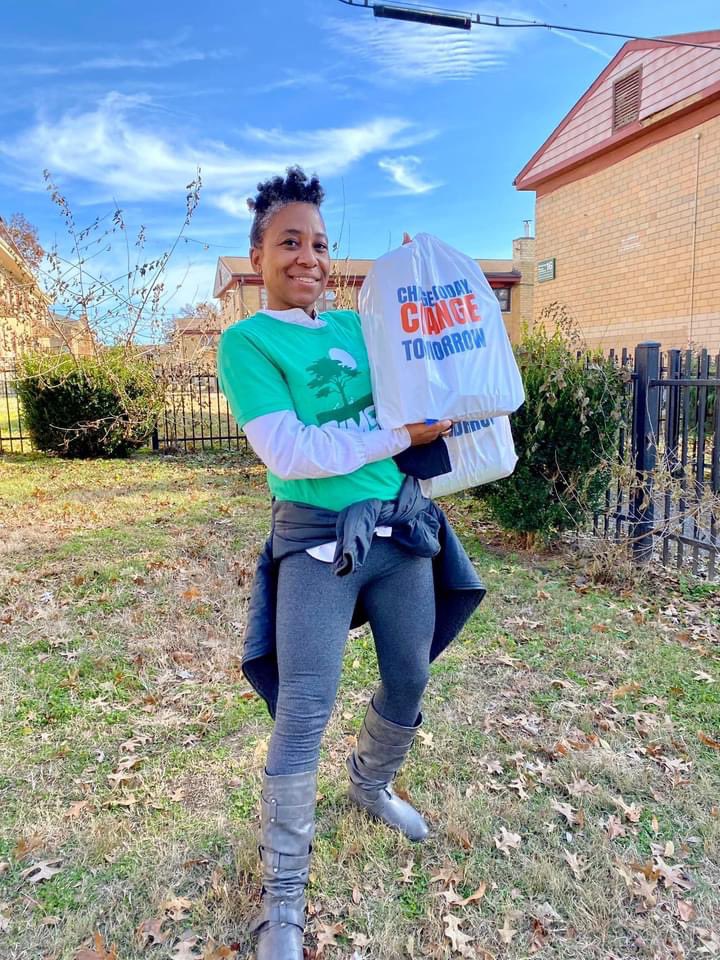 OlmstedParks502's tweet photo. Connecting nature and neighborhood… focusing on neighborhood today as we support @ChangeTMW by helping #blesstheblock. Several deliveries went to families living near Elliott, Algonquin and Chickasaw parks… we always appreciate connecting with our park neighbors! https://t.co/5dKaPLyf3q