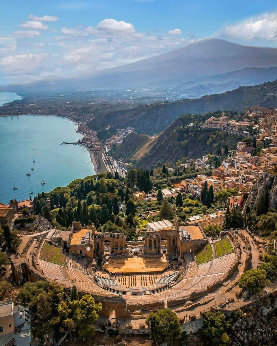 archeohistories's tweet photo. Ancient greek theatre of Taormina in Taormina, Sicily, built in 3rd century BC. Structure we see today is a 2nd century AD Roman reconstruction of 3rd century BC Greek theatre. Theatre of Taormina is second-largest theatre of Sicily, after one in Syracuse.

📸 world_walkerz https://t.co/zjnxi3yb6n