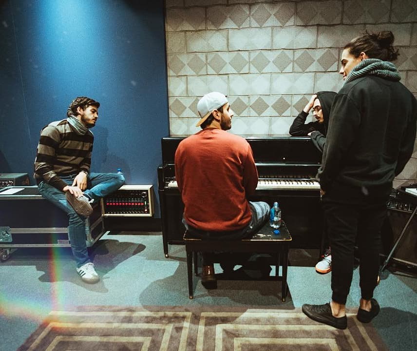 lasgafasdevilla's tweet photo. Morat en sus principios// morat ahora https://t.co/4p1ZMuJVof