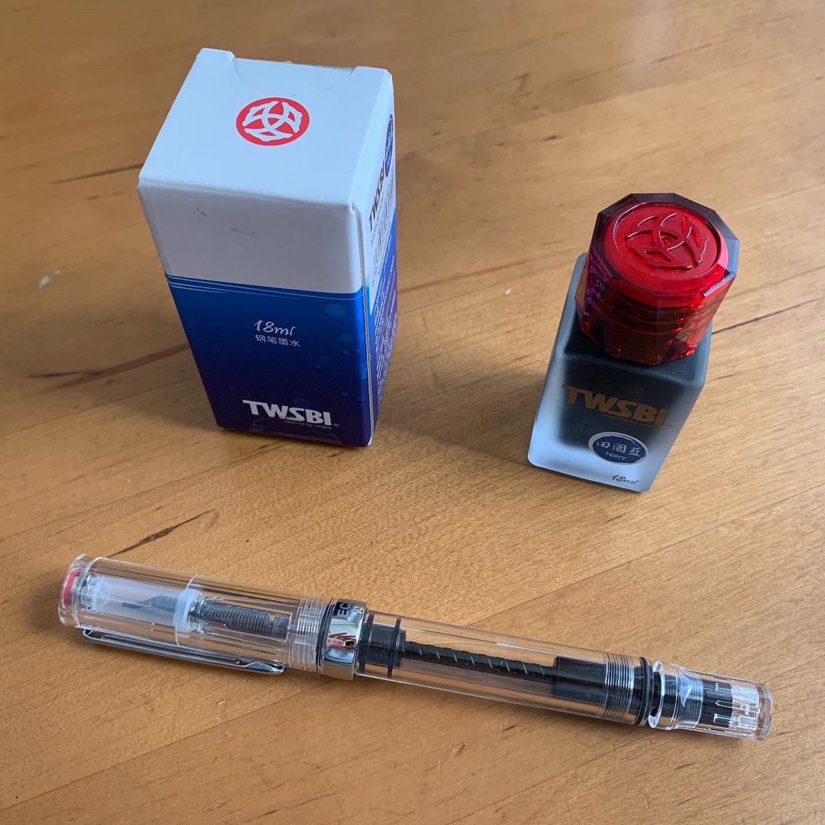 50smonkey's tweet photo. TWSBI INK 田園藍(Navy)
PEN:TWSBI ECO-T
紙:神戸派計画グラフィーロ
これはいいブルーブラック🤤
フラッシュもたっぷり出そうです🥰
純正カートリッジ黒もねっとりと濃い色。スタンダードな色もTWSBIはいい😌✨
欲しくなってまう🙄
 #twsbi  #藍色  #navy #田園藍 #神戸派計画グラフィーロ  #twsbieco https://t.co/X0Ijx0CBe9