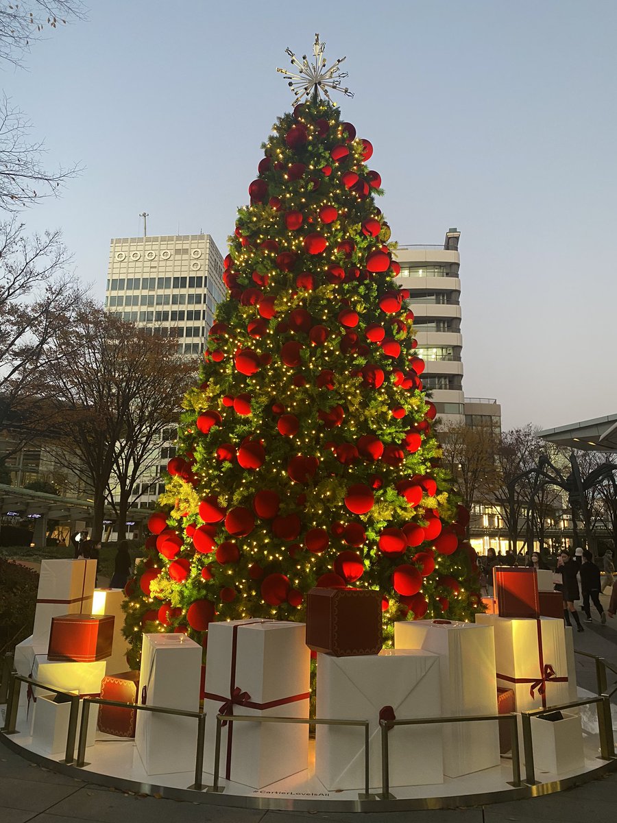 poconyan30's tweet photo. 六本木ヒルズのクリスマス🎄
#haniel #美と愛の包容力 #哲学 #神秘 #2021年12月 #christmastree #幸運 #クリスマス #天使 #幸せ #angel #christmas #ヒーリング #ラッキー #roppogi #lucky #クリスマスイルミネーション #healing #happy #love #スピリチュアル #fortune #癒し #愛 #六本木ヒルズ https://t.co/7ddNScmyDv