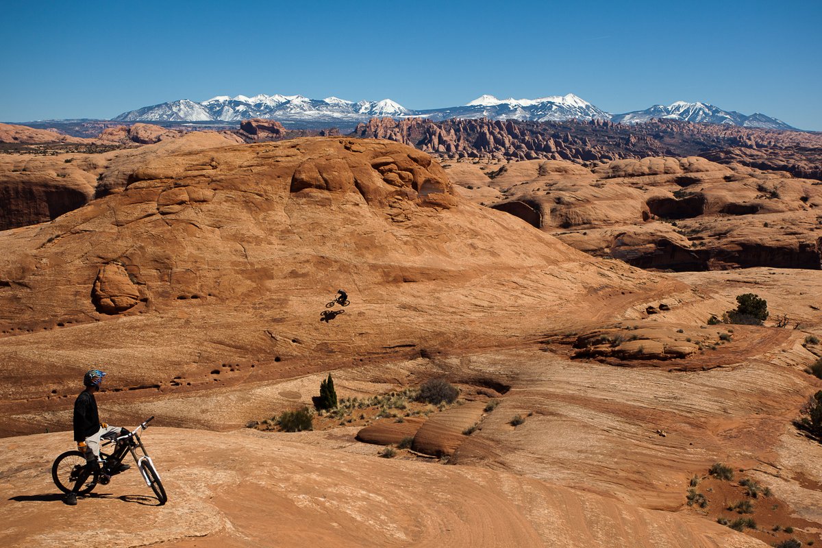 outerbike's tweet photo. #ThrowbackBack to #OuterbikeMoab 2013 with those beautiful La Sal snow caps! https://t.co/6nMz6d2vSn