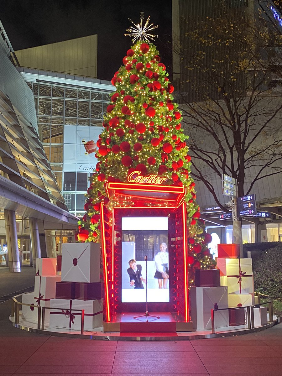 poconyan30's tweet photo. 六本木ヒルズのクリスマス🎄
#haniel #美と愛の包容力 #哲学 #神秘 #2021年12月 #christmastree #幸運 #クリスマス #天使 #幸せ #angel #christmas #ヒーリング #ラッキー #roppogi #lucky #クリスマスイルミネーション #healing #happy #love #スピリチュアル #fortune #癒し #愛 #六本木ヒルズ https://t.co/J6Kush4v6K