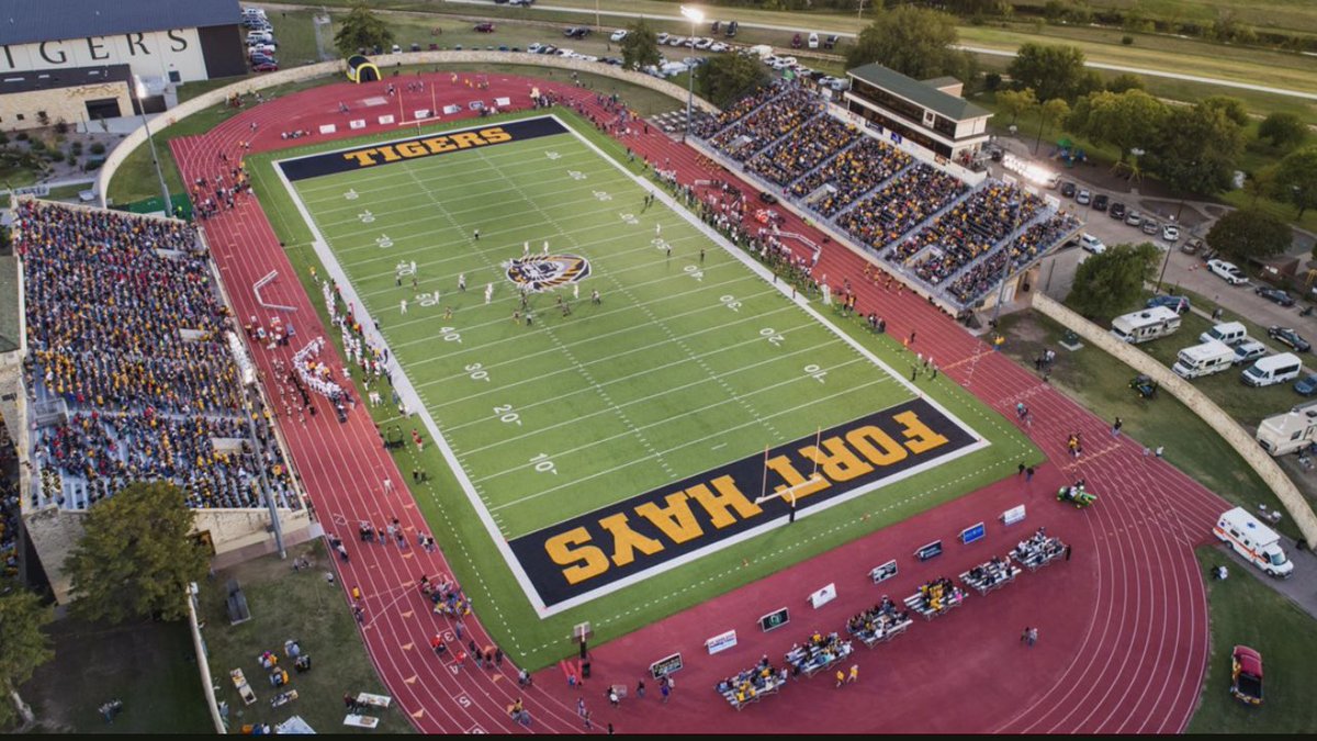 TraceWilliams_'s tweet photo. After a great talk with @Coach_Siegs01 I am blessed to say I have received an offer from Fort Hayes University! @FortHaysState @RebelballCHS https://t.co/pLFvoXNvvM