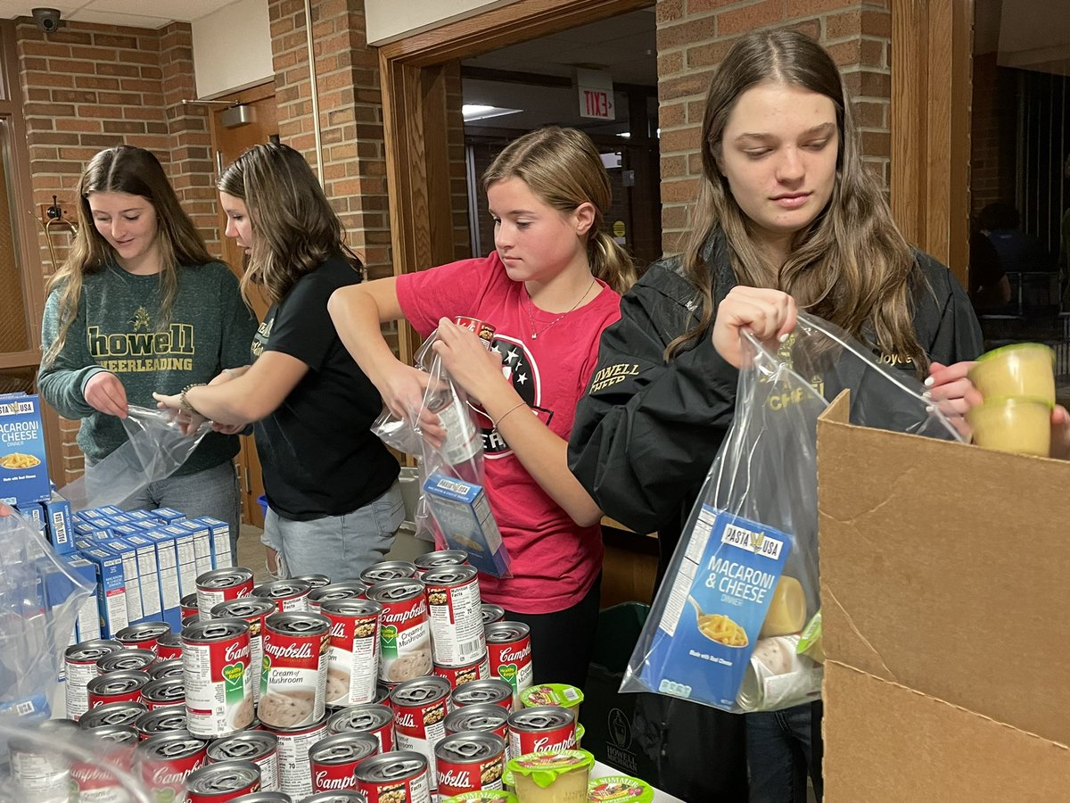 Howell__Cheer's tweet photo. Always feels good to help our community! Weekend Survival Kits feed those students who need it most on the weekend. @HowellAthletics https://t.co/BoxJrZMUZ4