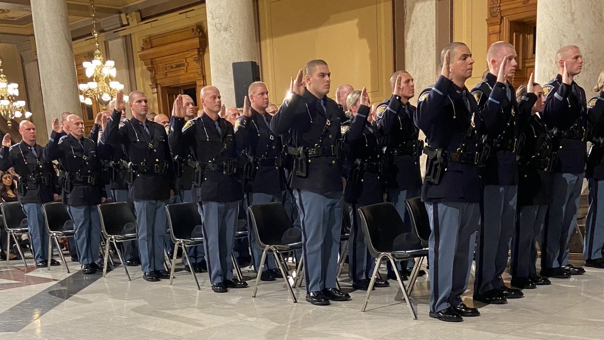 IndianaLawEnfo1's tweet photo. Congratulations to the 81st Recruit Class of the Indiana State Police.  Their graduation was held at the Indiana Statehouse tonight.   @ISPBloomington @ISPChiefPIO #IndianaStatePolice #IndianaTrooper #IndianaPolice #ThinBlueLine #Indiana https://t.co/3A6x5As2d2