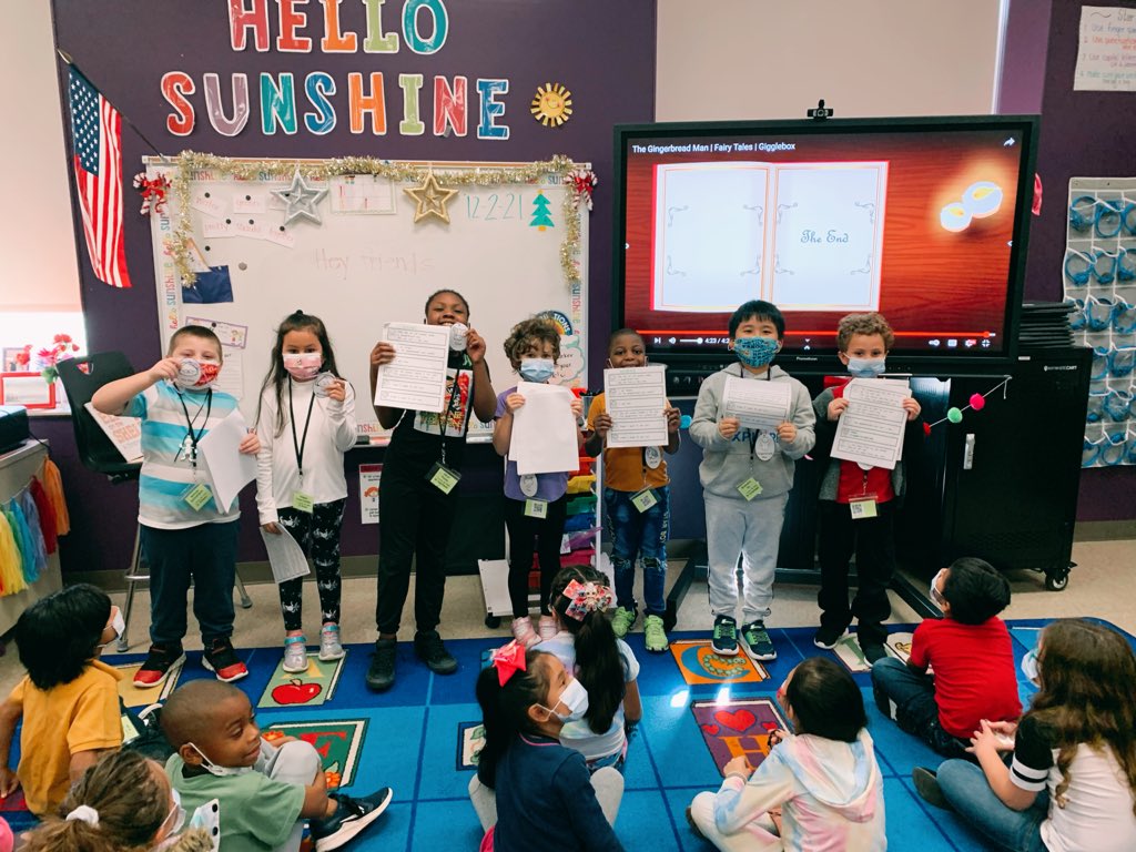 A little Reader’s Theater with The Gingerbread Man today to get ready for our field trip to see a play tomorrow! 🎭📖