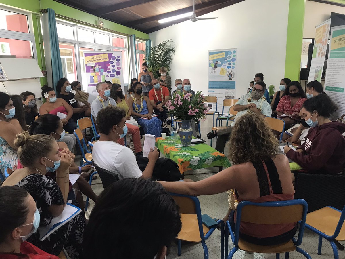 MGEN_SEM's tweet photo. Pour clôturer en beauté ce #MoisESS21 au lycée du Diademe projection débat du film Douce France en présence des élèves, du directeur de cabinet de la ministre de l’éducation polynésienne, du Vice President de @groupe_mgen et de @MGEN_SEM @perrinechambaud @EducationTahiti https://t.co/EexFsbULZ6