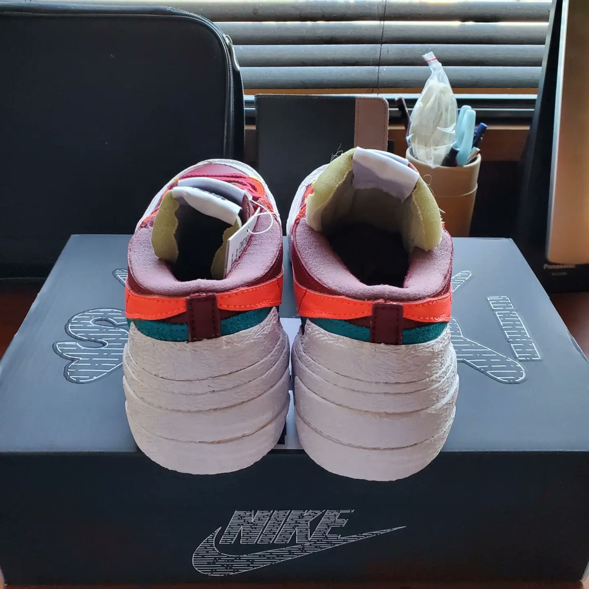 Swat911U's tweet photo. サカイカウズのブレーザーが到着。箱とステッカーがええやん。
 #SNKRS https://t.co/eiZ54SwFAQ