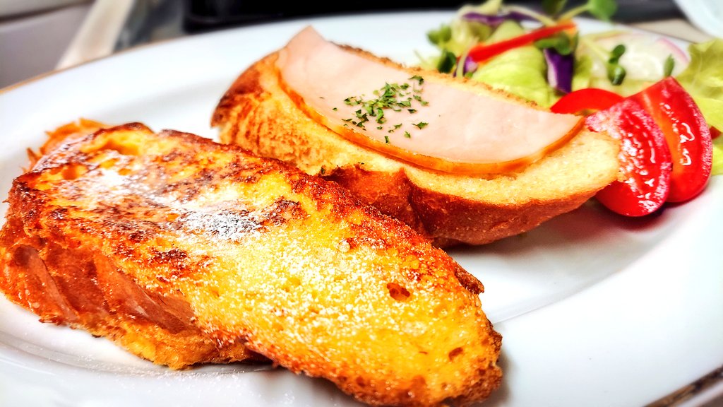 今日はフレンチバケット🥖 食パンでするより 美味しいかも～😋❣️