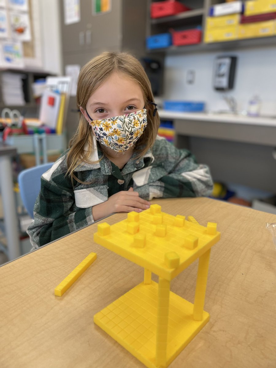 MrsCoombs401's tweet image. Learning about place value is so much more fun when building is involved 🔢 #inquirers #balanced #spsmind