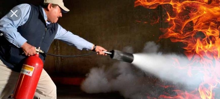 SaverioVivas2's tweet photo. El Revocatorio es como un extintor de incendio.
🔷 Si UD lo usa, no está legítimando al incendio, ni a los incendiarios.
🔷 Si UD lo usa, está tratando de apagar el incendio y deteniendo el trabajo de los incendiarios.
#UdDecide https://t.co/IzJLt01sGl