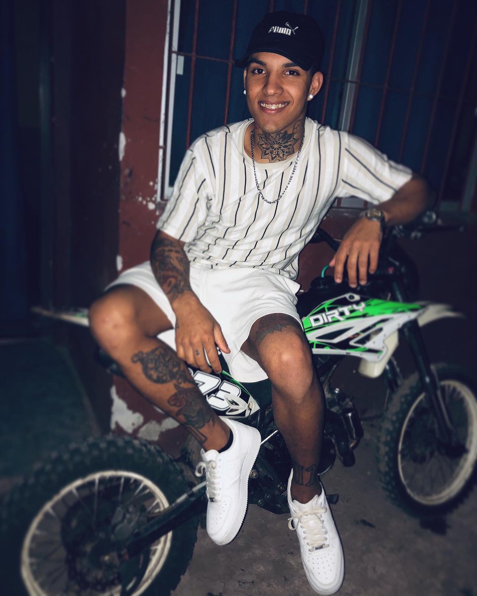 La subo acá también con mi baby🏍