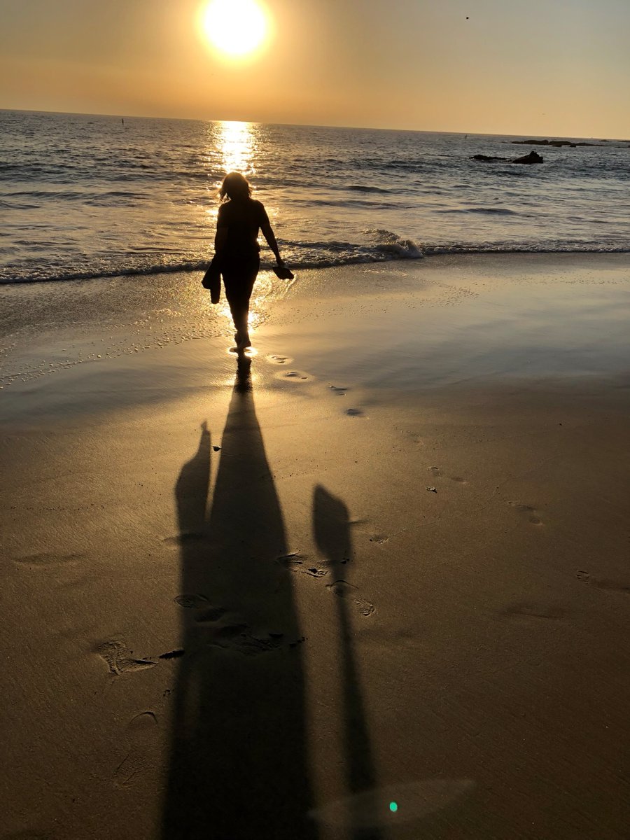 As we wander into the sunset, thanks to all who took part in #LCSM Chat in 8+ years. Find transcripts of past chats at lcsmchat.com/schedule-and-t…. Love, @LungCancerFaces @JackWestMD @DavidCookeMD @louisianagirl91 @JFreemanDaily @BrendonStilesMD @TimAllenMDJD @CharuAggarwalMD