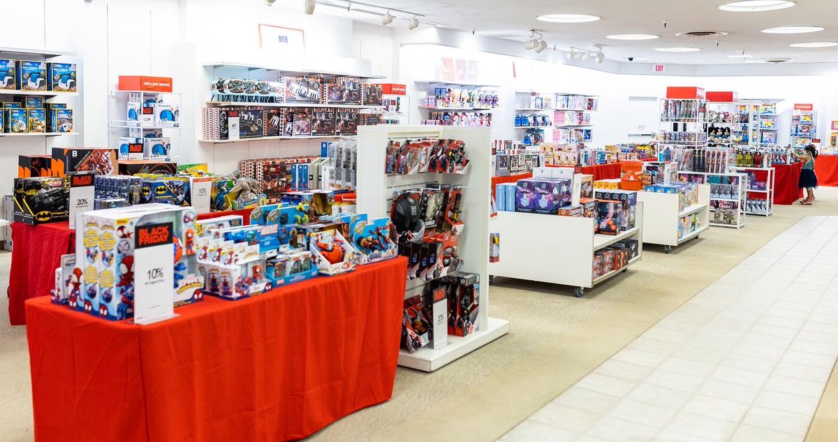 KahalaMallCtr's tweet photo. Did you know that @Macys Kahala is one of the Macy’s stores that has partnered with @ToysRUs? Visit the 2nd floor for toys galore this holiday season! Also, have your child write a letter to Santa and a donation will be made to Make a Wish Hawaii. #kahalamall https://t.co/e2Fw03ckZc