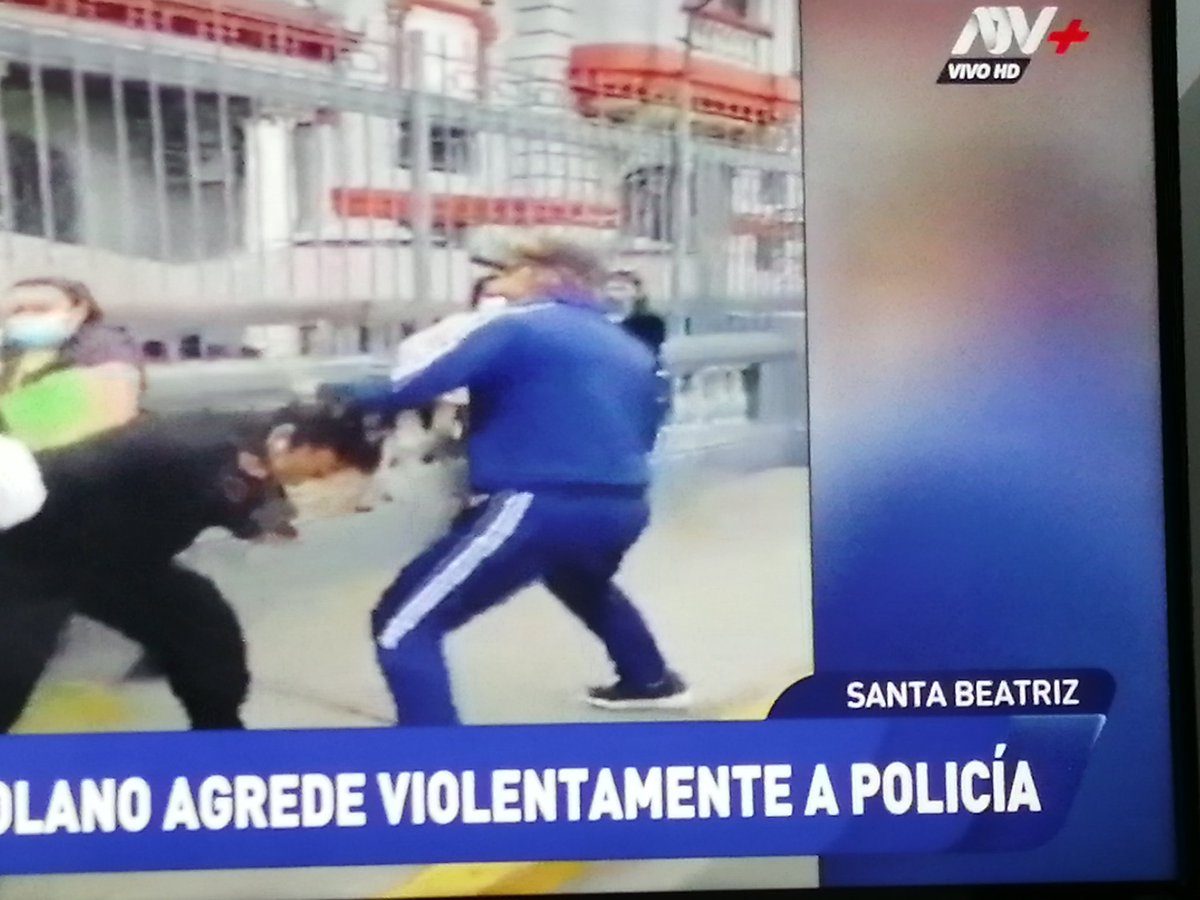 berthagalvez's tweet photo. Inaceptable.  Que boten a este sujeto del país. Inmediatamente. https://t.co/sU5HFGtPQU