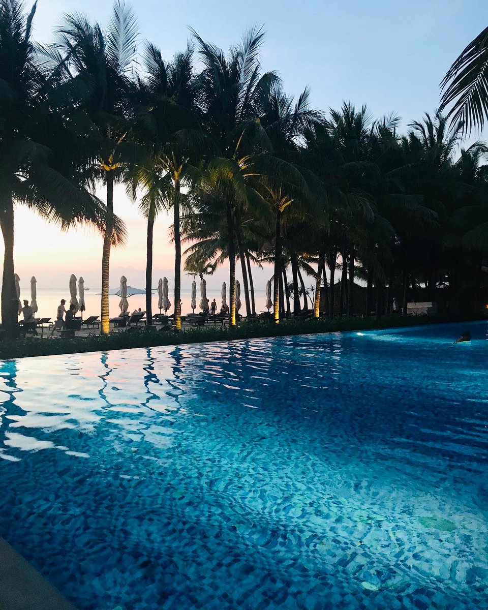 coconut_madam's tweet photo. 日本から近い海外
ベトナム🇻🇳
おすすめのリゾート地
12月から3月はベストシーズン
【フーコック島】 Pho Quoc Island
夕暮れのプールサイド
【サリンダ リゾート フーコック アイランド】Salinda Resort Pho Quốc
#旅行 #旅 #PhoQuoc #海外旅行 #ベトナム旅行 #旅部 #旅が好き #夕暮れ #プール https://t.co/sNO2v0RbWV