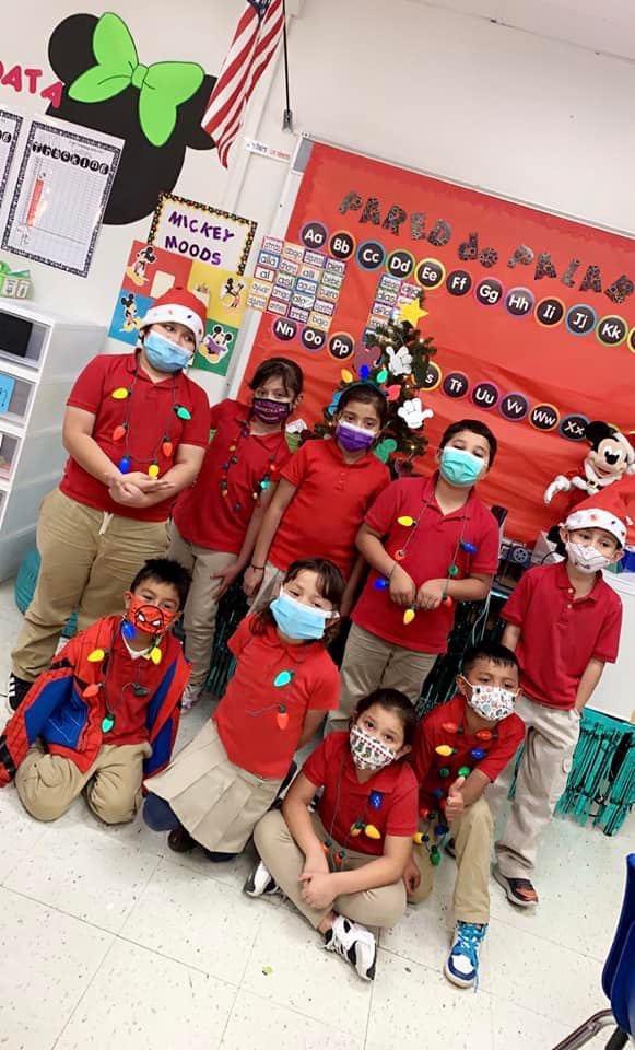 WinnetkaDISD's tweet photo. ๐Wildcats are merry and โbrightโ! โญ๏ธ
#WinterBlast #DallasISDFestive https://t.co/e1gpxIq01y