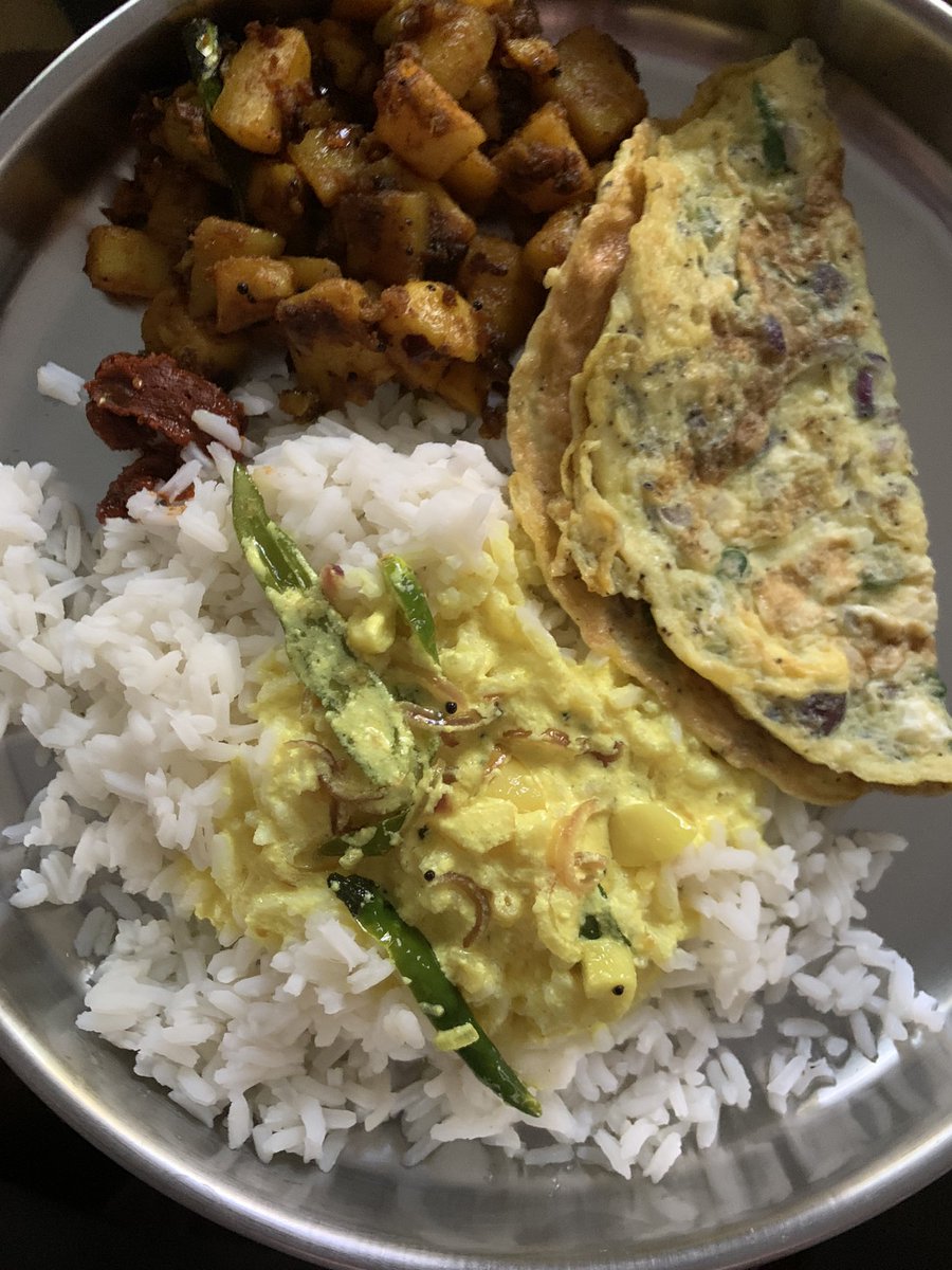 relationWthFood's tweet photo. Oru simplan oonu…. 🥳🥳

On my plate :
🥘 Parboiled rice
🥘Buttermilk Curry
🥘Potato Fry
🥘Egg omelette 

#keralameals #keralalunch #simple #buttermilk #eggomelette #potatofry #keralarice #keralagram #malayalamfood #lunch #dinner #keralalove #parboiledrice https://t.co/Y1HQpAujkN