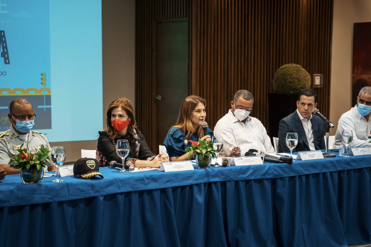 CarolinaMejiaG's tweet photo. Este esfuerzo busca llevar un alivio a la ciudadanía procurando mejorar el comportamiento del tránsito en la ciudad. Gracias a las instituciones por el valioso trabajo realizado. @AlcaldiaDN @MOPCRD @INTRANT_RD #RDVial @DIGESETT @airdmedia @el_BID #FenatradoRD #ONEC #ADACAM https://t.co/chRL5wIGVS