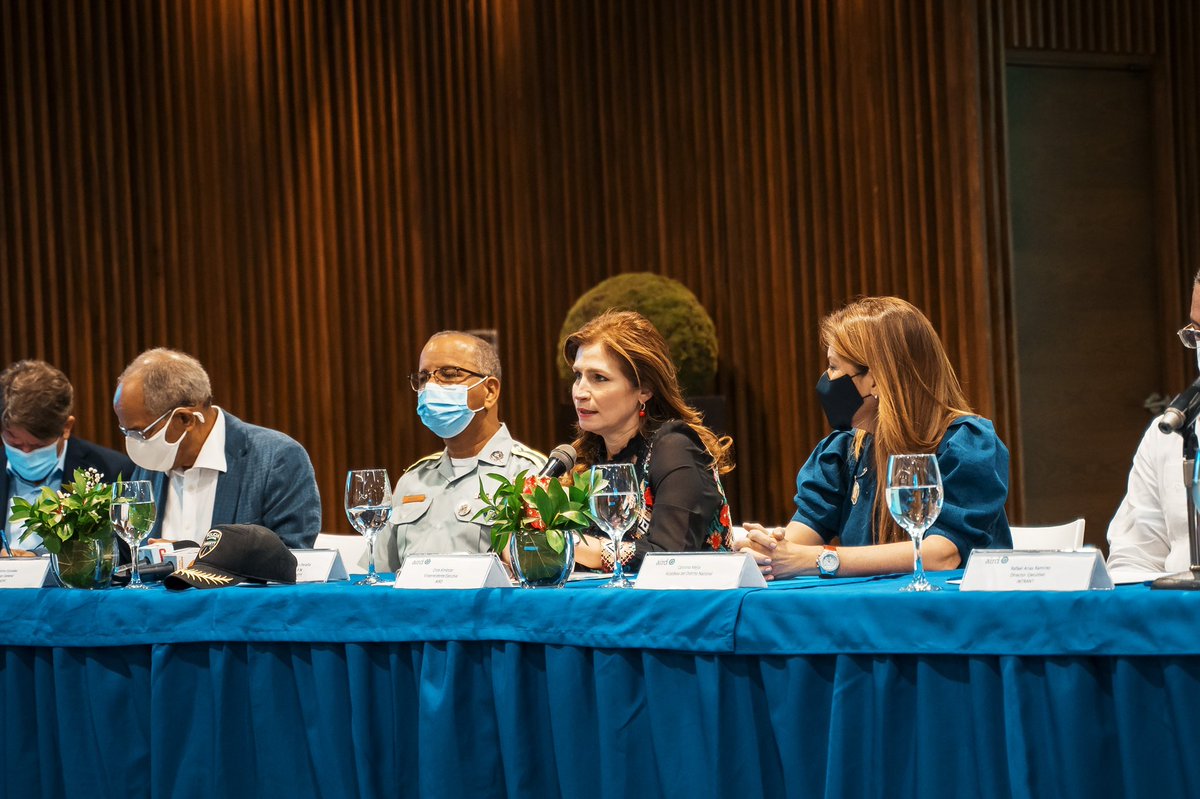 CarolinaMejiaG's tweet photo. Este esfuerzo busca llevar un alivio a la ciudadanía procurando mejorar el comportamiento del tránsito en la ciudad. Gracias a las instituciones por el valioso trabajo realizado. @AlcaldiaDN @MOPCRD @INTRANT_RD #RDVial @DIGESETT @airdmedia @el_BID #FenatradoRD #ONEC #ADACAM https://t.co/chRL5wIGVS