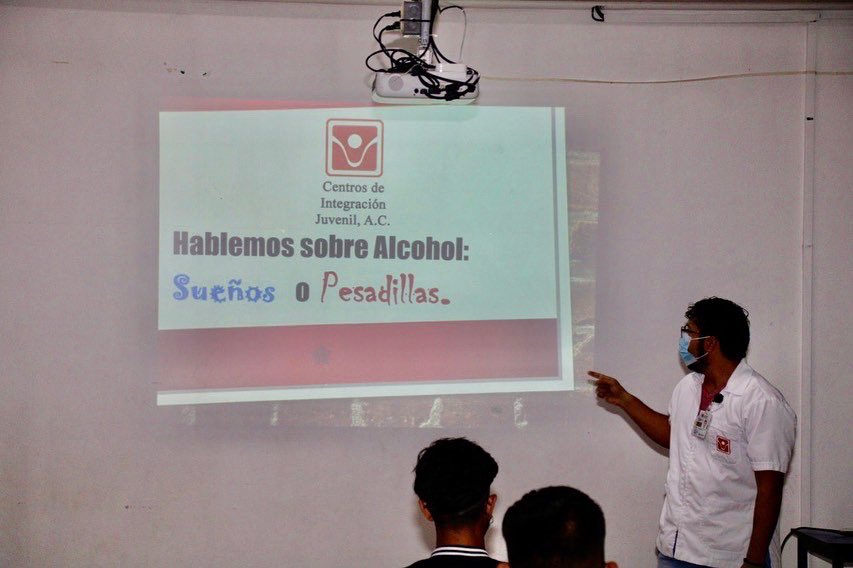 INJUVESOL's tweet photo. Llevamos a cabo la conferencia “Prevención de alcoholismo”  impartida por el Psicólogo Christopher Cauich a los jugadores del equipo Atlas Ejido Playa del Carmen, con el fin de concientizarlos sobre los riesgos del consumo de esta sustancia y de sus efectos nocivos en la salud. https://t.co/pdOFqKWroQ
