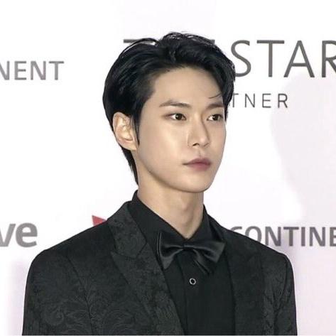 fullofjungwoo's tweet photo. super late to the party but congratulations doyoung and nct 127 !! im so proud of you 🥺💚

#CongratsActorDoyoung 
#Sticker_Daesang 
#Sticker_AlbumOfTheYear https://t.co/oIICyMUzXj
