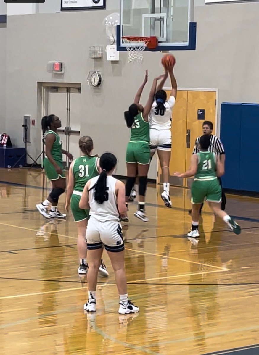 AthleticsUA's tweet photo. Ursuline takes the win over Newman! Congratulations to the team and coaches! Next up the East St. John Tournament: Friday December 3, v St. James at 7:30 p.m. & Saturday, December 4, at 12:45 p.m. v East St. John.
Let's Go LIONS!
#blazebrighter🔥 #shehoopsnetwork #girlssports https://t.co/qvxFWohsqb
