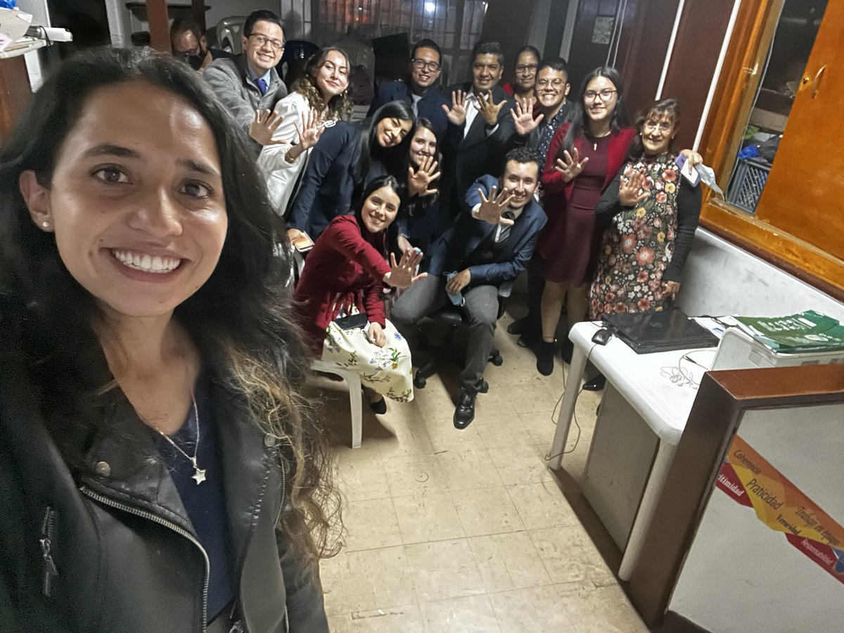 Nico24Mancer's tweet photo. Momentos previos al en vivo de hoy.

No olvides,#5DialogoEs conocer todas las experiencias que trasmiten en cada joven y así escuchar, reconocer y pasar a la acción. #MaratonJuvenil5D 

@PartidoMIRA @aydeelizarazoc @irmalherrera @carlos_guevara @ZARITHGARNICA https://t.co/llMlvMQY0m