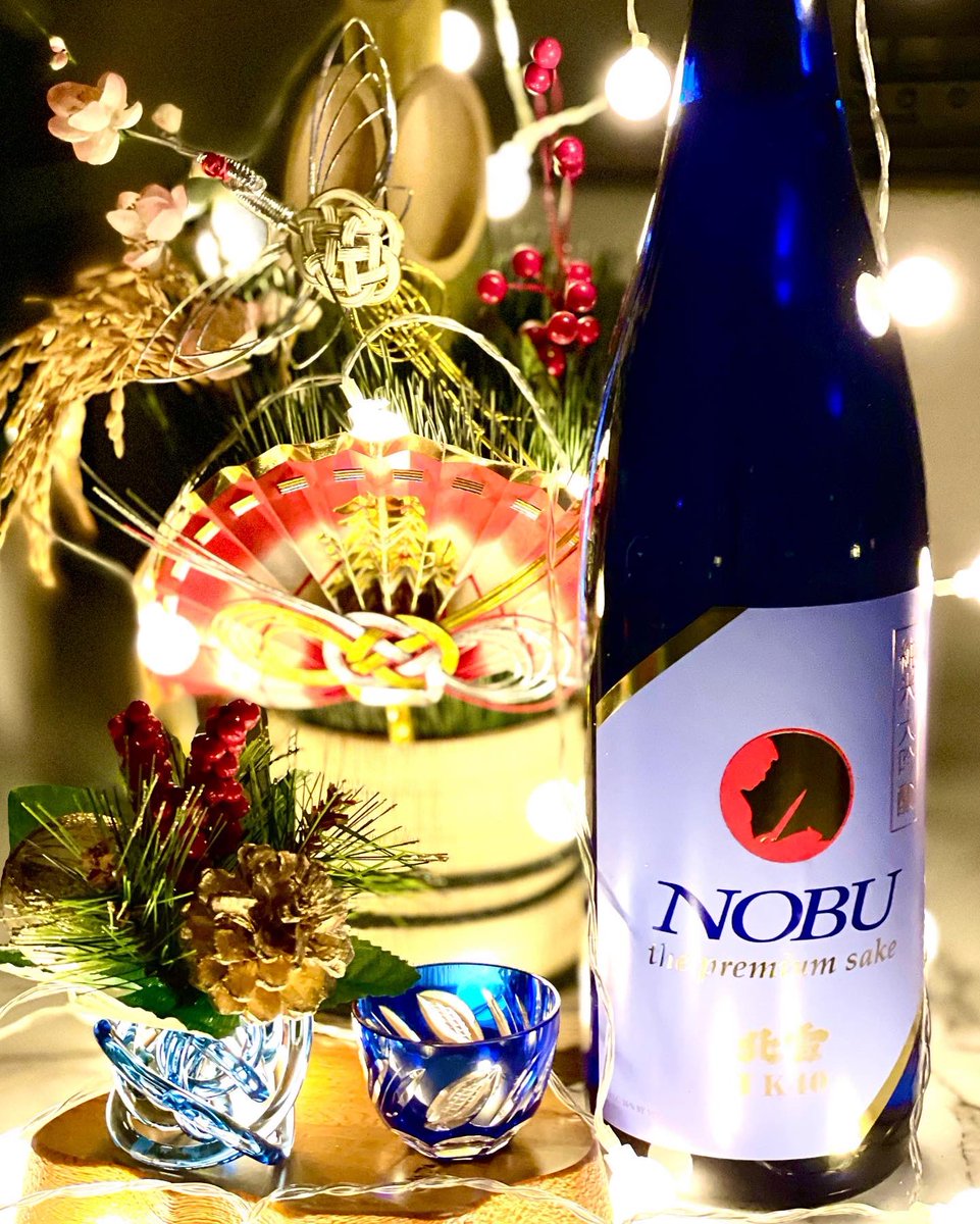 gzVFdAjeY6BCWVH's tweet photo. 世界各地に広がるレストラン「NOBU」で提供されていり純米大吟醸❣️
目にも鮮やか❗️飲んで美味しい❗️最幸の1本❣️(^_−)−☆
北雪 NOBU TK 40
純米大吟醸
1500ml
¥5500(税込み)
#北雪 #北雪酒造 #tk40 #純米大吟醸 #北九州市 #北九州 #好きっちゃ北九州 #北九州市八幡西区 #倉成酒店 #北九酒 https://t.co/2womlgviwd
