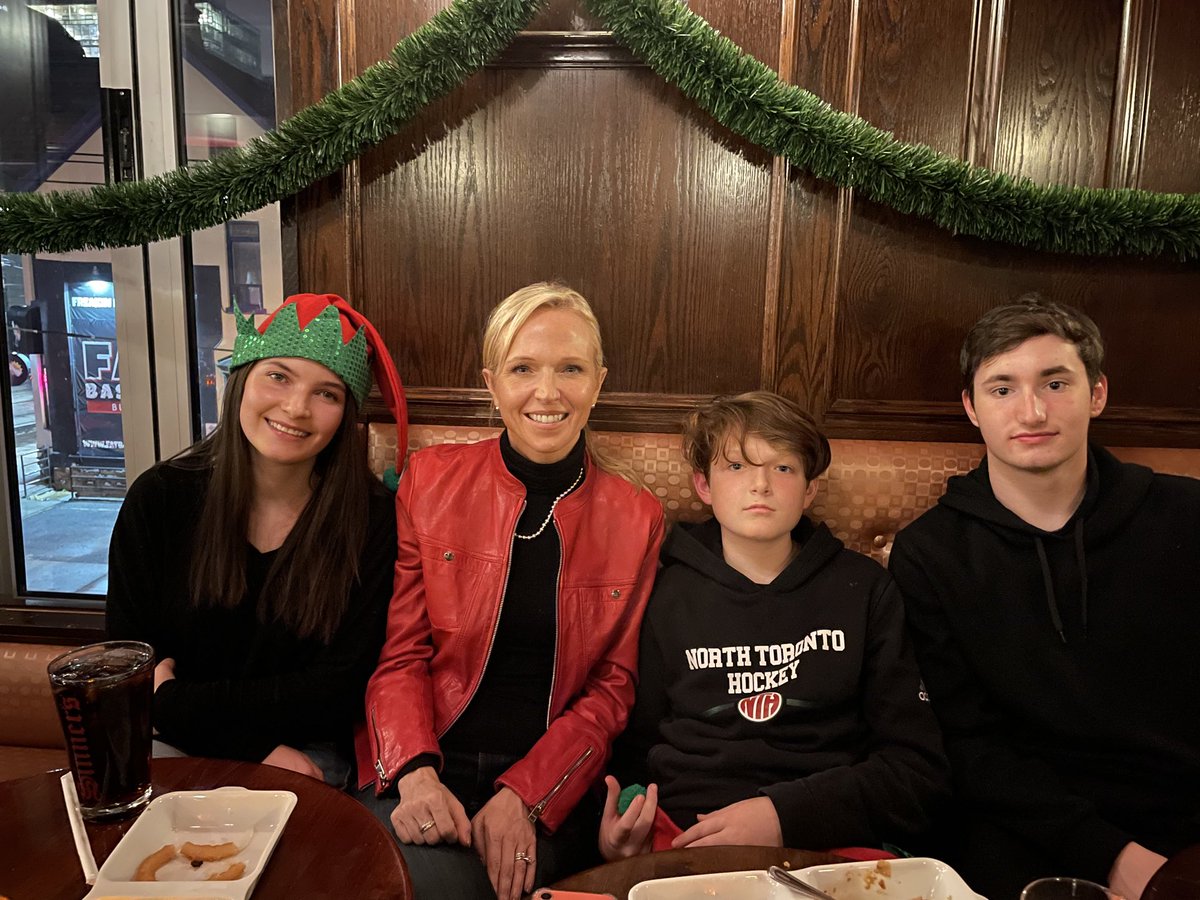 ChristineAllenW's tweet photo. Closing out a memorable year with my research group and my children. Thankful we can all be together before the holidays. https://t.co/CXQyW61gUW