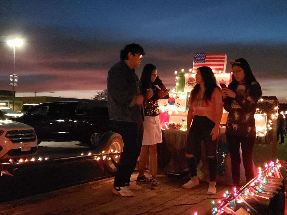 hs_honor's tweet photo. NHS at the 2021 Christmas Parade
Happy Holidays🎄 https://t.co/OnZJbEuASc