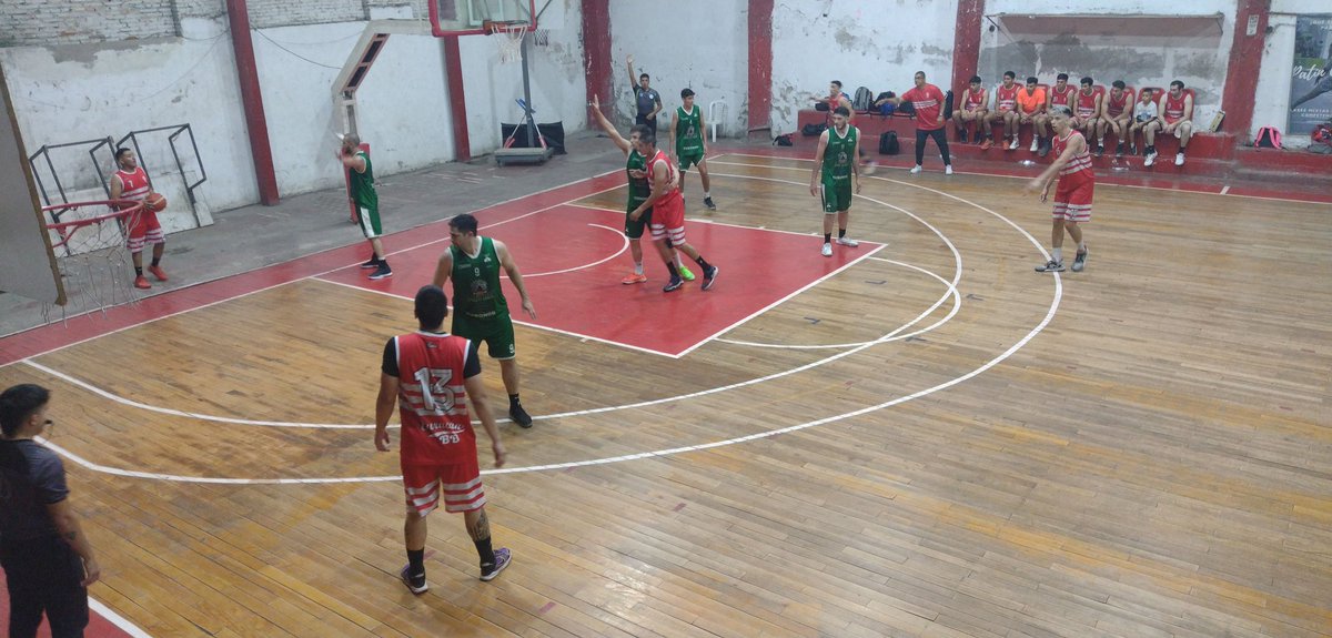 RMilenium's tweet photo. 🕑 6' del tercer cuarto
#huracan 47
#Asociacionmitre 39
#redmilenium #prefederal #basquet #tucuman https://t.co/4hxgRUxmJ2