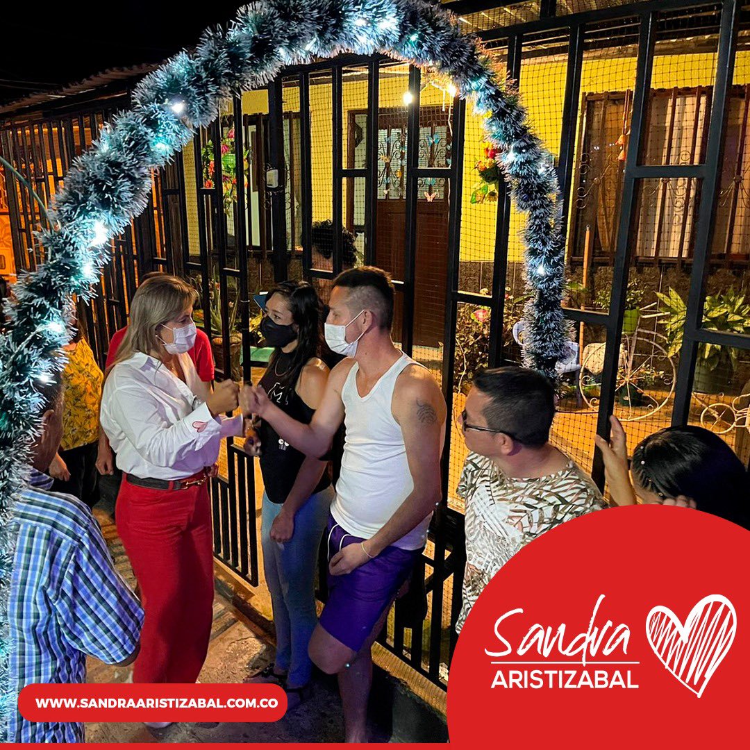 sandraaristis's tweet photo. Llegó diciembre con toda su alegría, color y belleza. Reunirme con mis amigos en sus casas, escuchar de ellos cómo viven y lo que necesitan, nutren este proyecto que está tomando la forma de progreso que el Quindío necesita.#mascorazon #TrabajoDeCorazon #corazon #MasCorazón https://t.co/cdelHhVauH