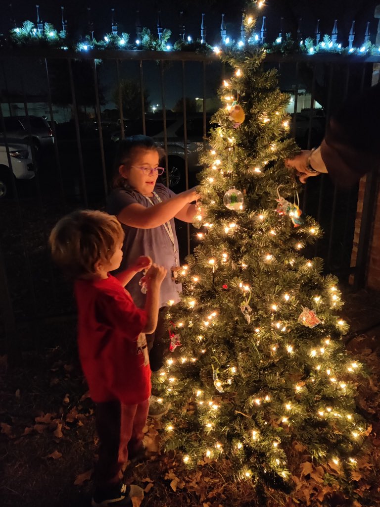 kinterart's tweet photo. Knapp Heritage Park ornament hanging @JonesAcademy1 @kinterart https://t.co/5GaZBN6TQJ