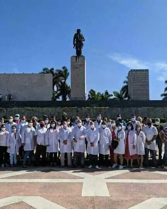 anamarianpp's tweet photo. #Cuba🇨🇺 El orgullo de pueblo agradecido se expresa también en frases sencillas que salen del corazón: Felicidades !!!!! A todo el personal de la salud por tanto heroismo cotidiano.     #CubaPorLaVida #PoderPopular https://t.co/pLTt4l8ZPo