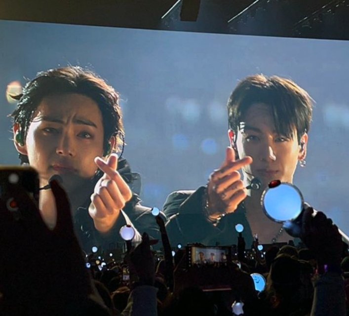 Bangtan60360372's tweet photo. #taekook #bigscreen #LA_BTS
One time for present Two times for past https://t.co/bgfT81umwA