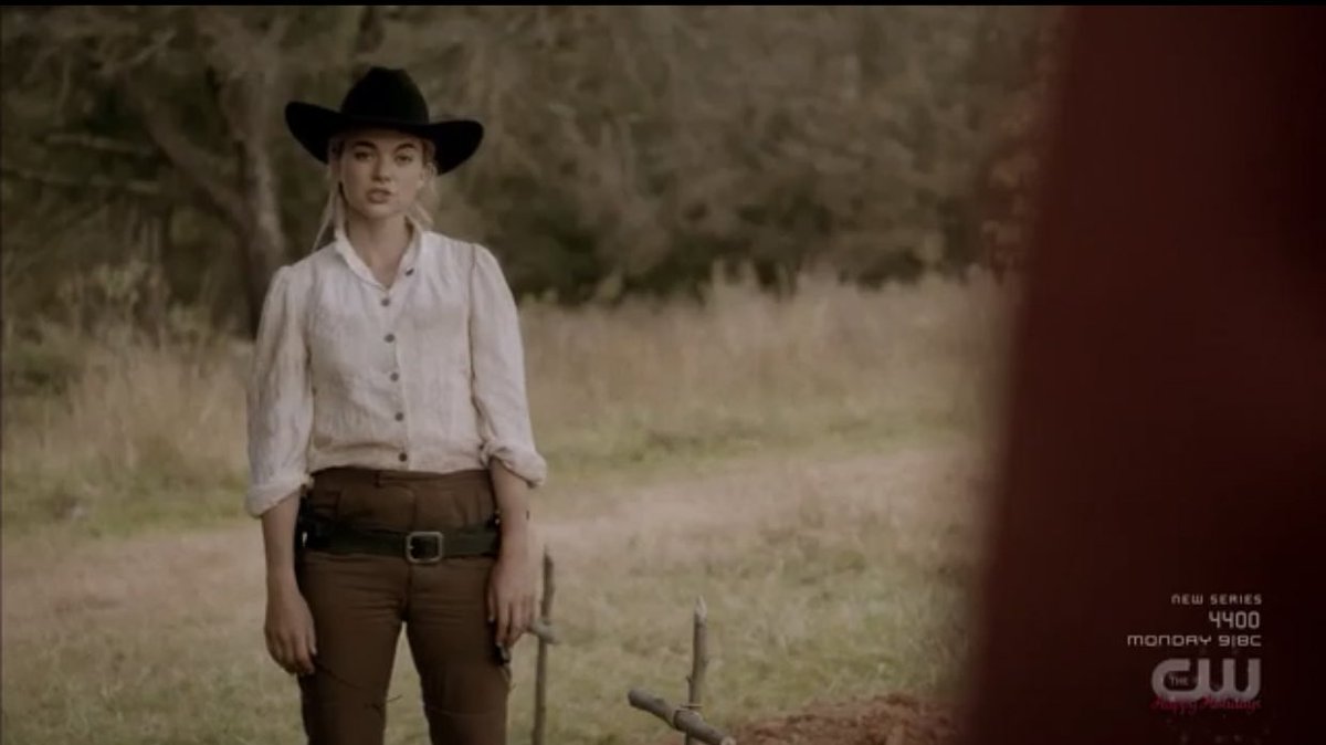 LegaciesLATAM's tweet photo. En que momento legacies se convirtió en pasión de gavilanes #Legacies https://t.co/gpgqKAZl8s