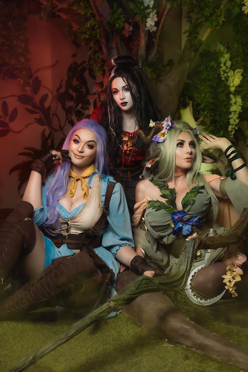 daniellednicola's tweet photo. iiiiiiiiiit's THURSDAY! 🌿💜

Character: Imogen / @LauraBaileyVO 
Fearne: @JessicaNigri 
Laudna: @HendoArt 
📸 @squarenoodles

#CriticalRoleCampaign3 #CriticalRoleCosplay #ImogenTemult https://t.co/EgVbjJdq0n