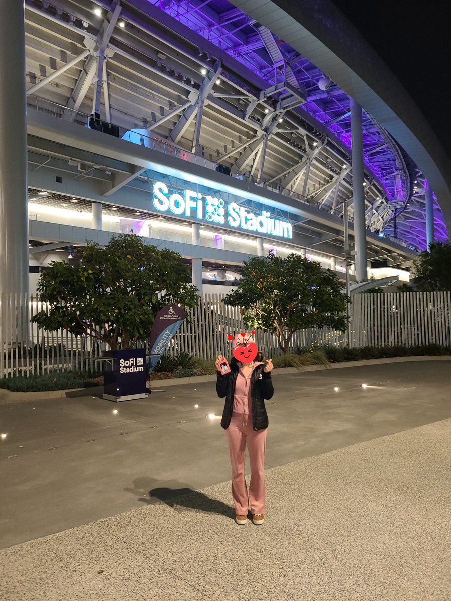 HungryAnne's tweet photo. Day 4!#BTSPermissionToDanceOnStageLA #BTS #jinspired
@BTS_twt https://t.co/GVUjY8vZN0