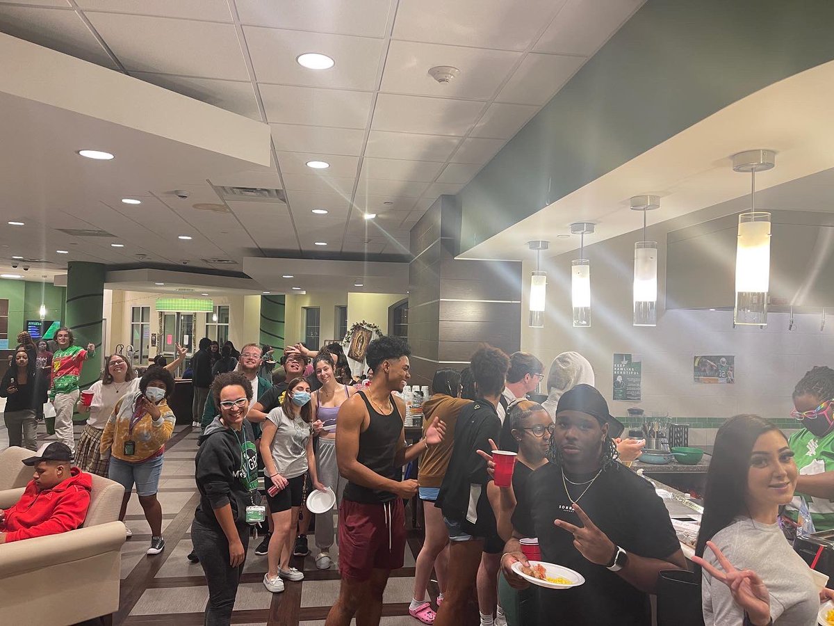 untrawlinshall's tweet photo. Thank you everyone for coming out to our Late Night Breakfast program! Hope you enjoyed the breakfast cooked by our Community Director, Elizabeth, and our Faculty in Residence, Dr. Hinton. 

Good luck to all of our residents on  finals!! We are rooting for you!! Go RamFam!💚🖤🤍 https://t.co/0AXm4cKqr2