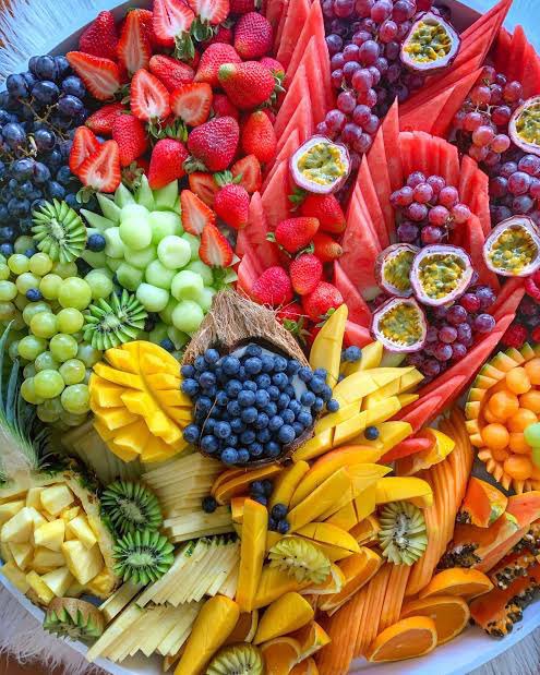 FoodPleaser's tweet photo. Fresh Fruit Platter, yes please https://t.co/J8YhwcapAk