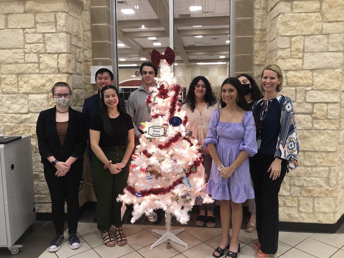 2021 Spanish Induction Ceremony. Huge shout out to my SHS officers for all their hard work. Felicidades to our new inductees! @GRHSSHS @LOTELAMARCisd @WeAreGRHS